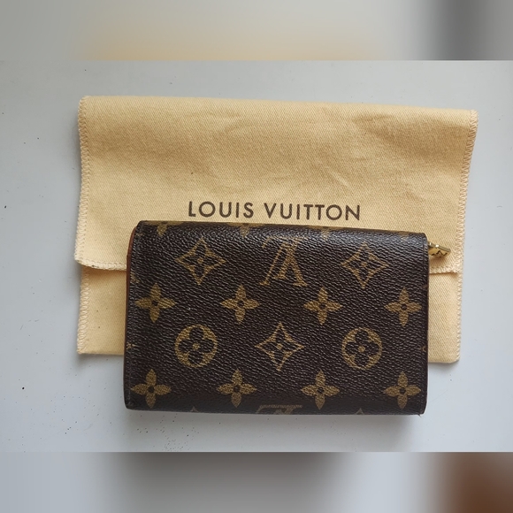 ✨️Louis Vuitton Vintage Monogram Snap Wallet - Picture 9 of 13